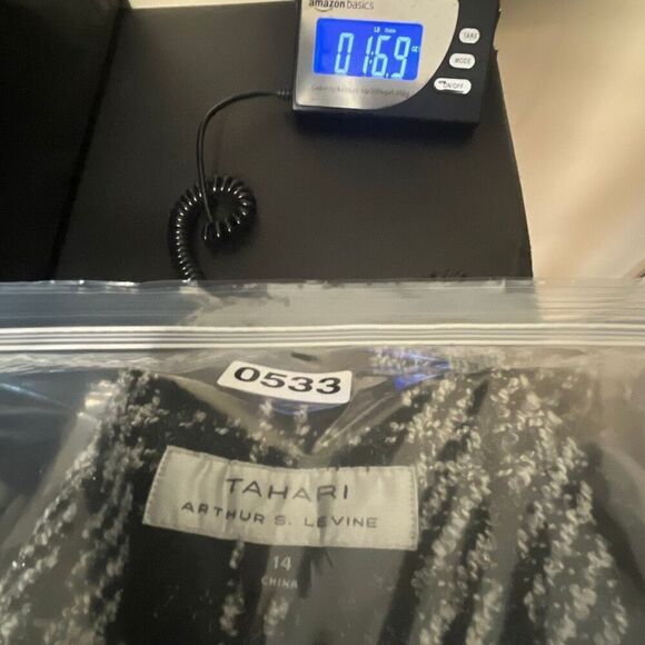 TAHARI Blazer Women’s Size 14 Black White Plaid Tweed Open Front Fringe Cropped - Picture 10 of 10